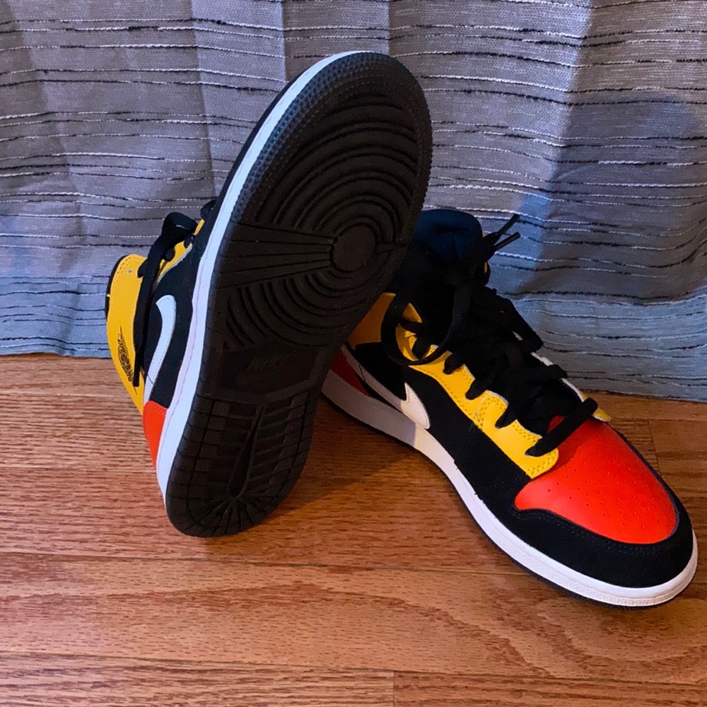 Air Jordan 1 mid SE “Amarillo”